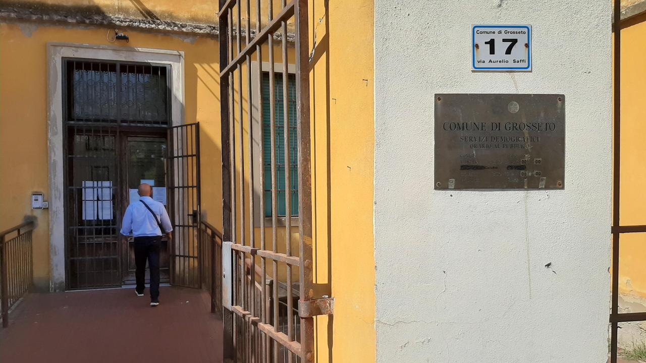 Dipendente comunale contagiato, chiusi anagrafe e tributi