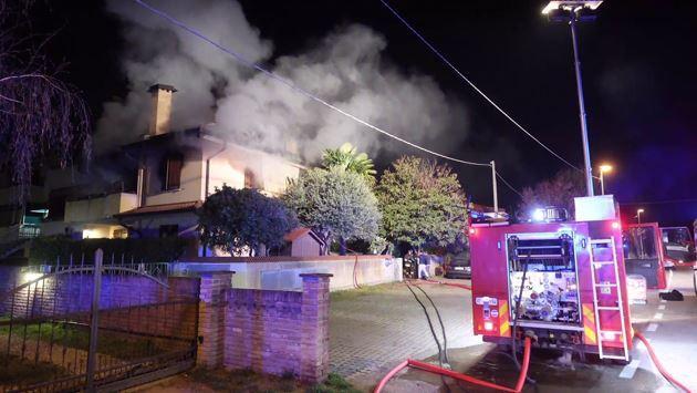 Incendio a Malborghetto, due appartamenti inagibili