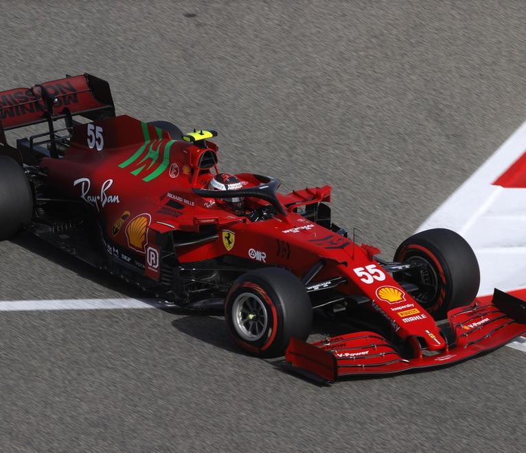 Red Bull e Mercedes, la vera sfida Segnali di Ferrari: Sainz quarto 