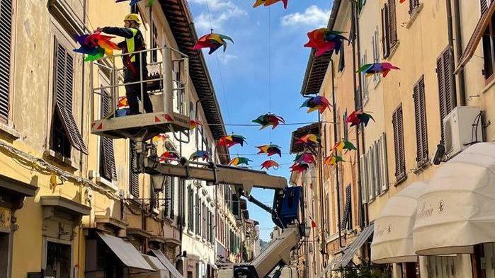 Le girandole volanti dividono Comune pronto a ritoccarle