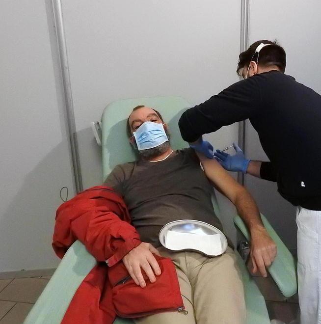 La Asl: cinque positivi in città, uno a Campiglia Il punto sulle vaccinazioni