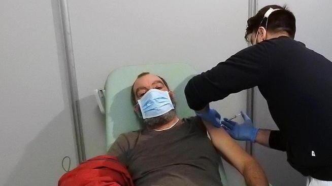La Asl: cinque positivi in città, uno a Campiglia Il punto sulle vaccinazioni
