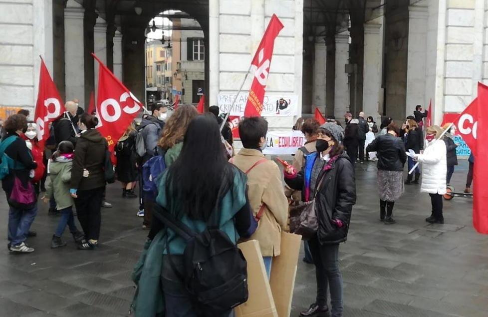 «Non basta il digitale» Prof e studenti in piazza 