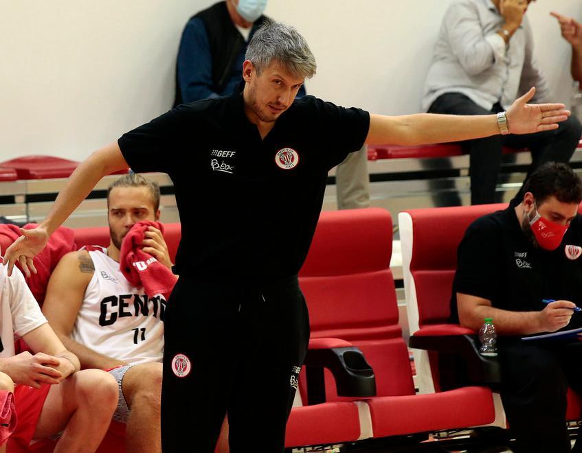 La sinfonia a spicchi di Mecacci «L’Istrice, Itoudis e la mia Cento» 