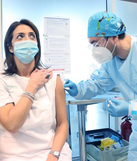 Ferrara, operatori sanitari questione di etica: «Chi è no vax cambi mestiere» 