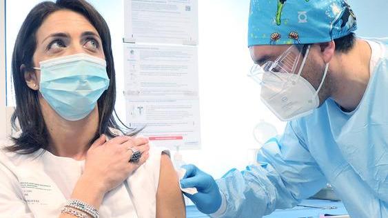 Ferrara, operatori sanitari questione di etica: «Chi è no vax cambi mestiere»