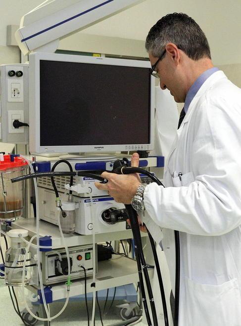 Ferrara, l’odissea di un pensionato per una gastroscopia: «Liste chiuse tramite Cup. A pagamento in tre giorni» 