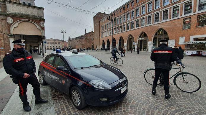 Coronavirus, festa in appartamento: multati sette ferraresi