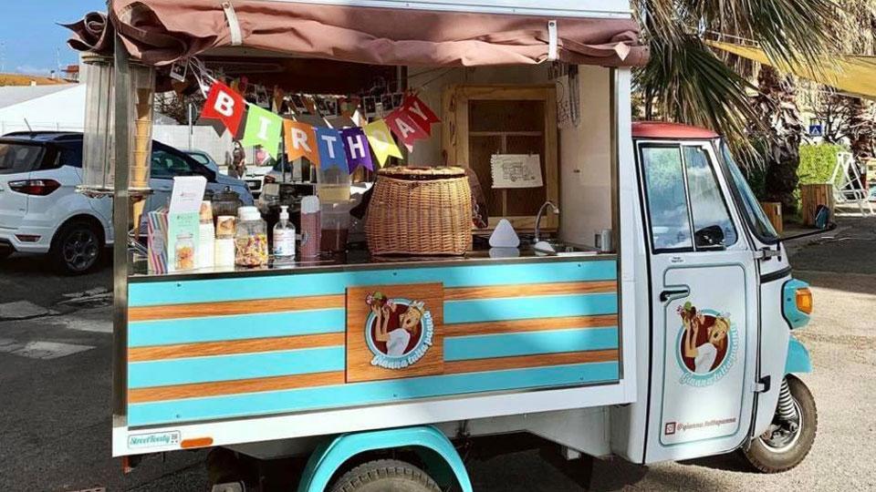Dai negozi di moda all’Ape coi gelati stile "Happy Days": ecco Gianna tutta panna 