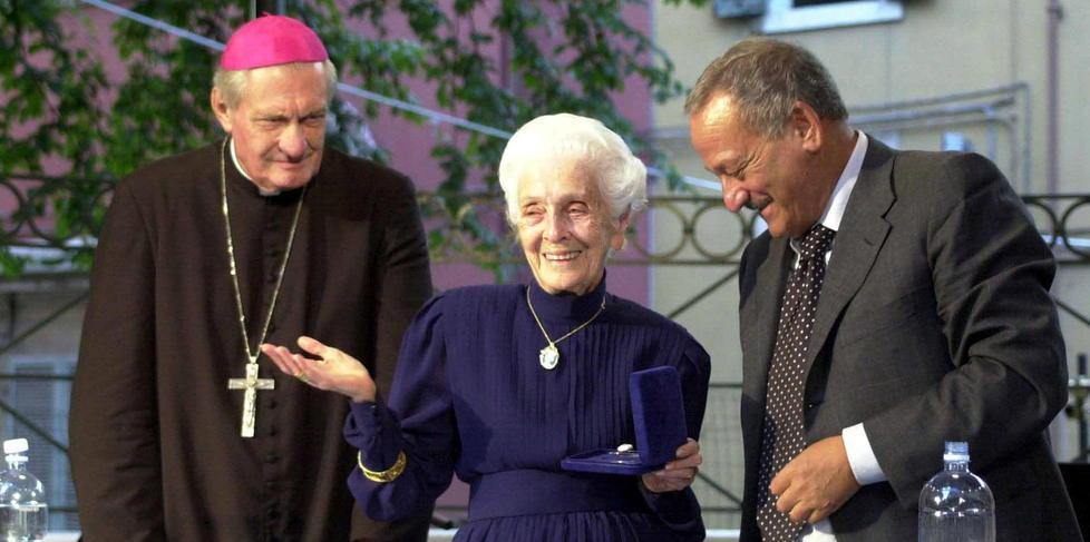 Domani in regalo la foto del premio della pace a Rita Levi Montalcini
