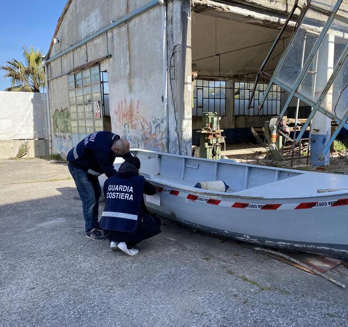 Rifiuti in un piazzale del porto Scattano sequestro e denuncia