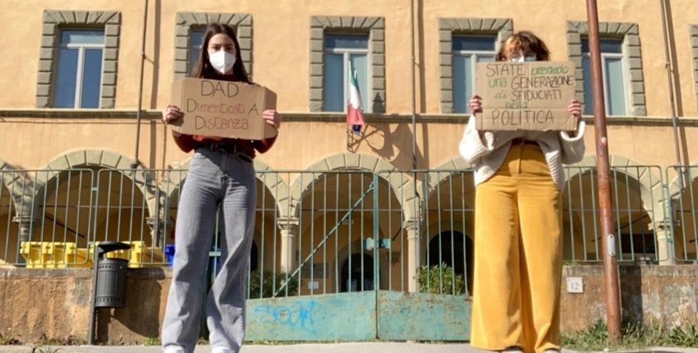 Ora i “Dimenticati a distanza” pretendono di essere ascoltati 