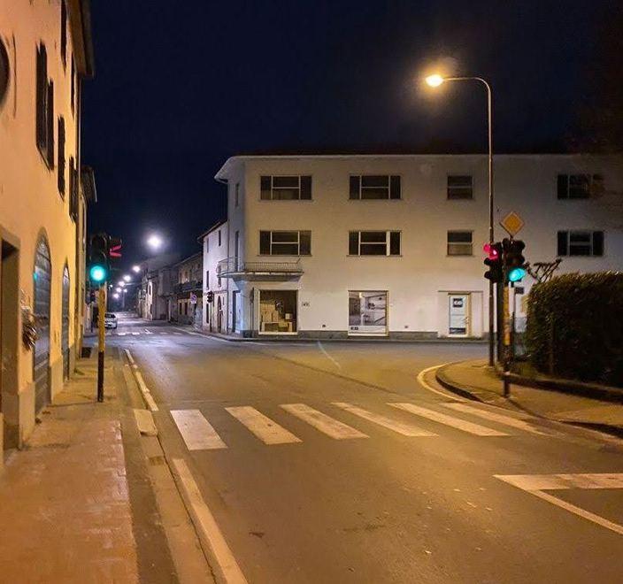 No alla nuova rotonda in centro al posto del vecchio semaforo 