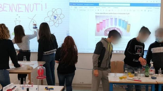 Parete interattiva e laboratori in dote al comprensivo Ferrucci