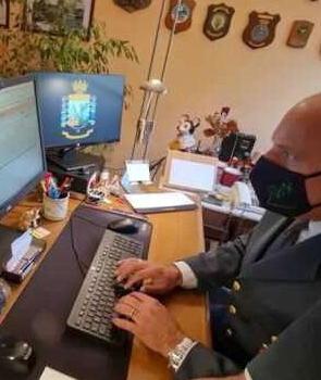 Acquisivano società poi le facevano fallire 