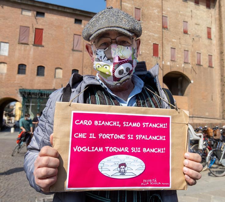 Di nuovo in classe dopo Pasqua Il maestro: andare oltre l’emergenza 