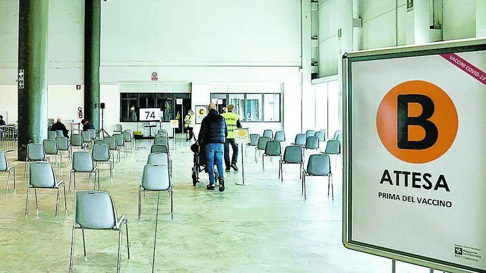 Due chilometri col deambulatore per fare il vaccino a Ferrara Fiere