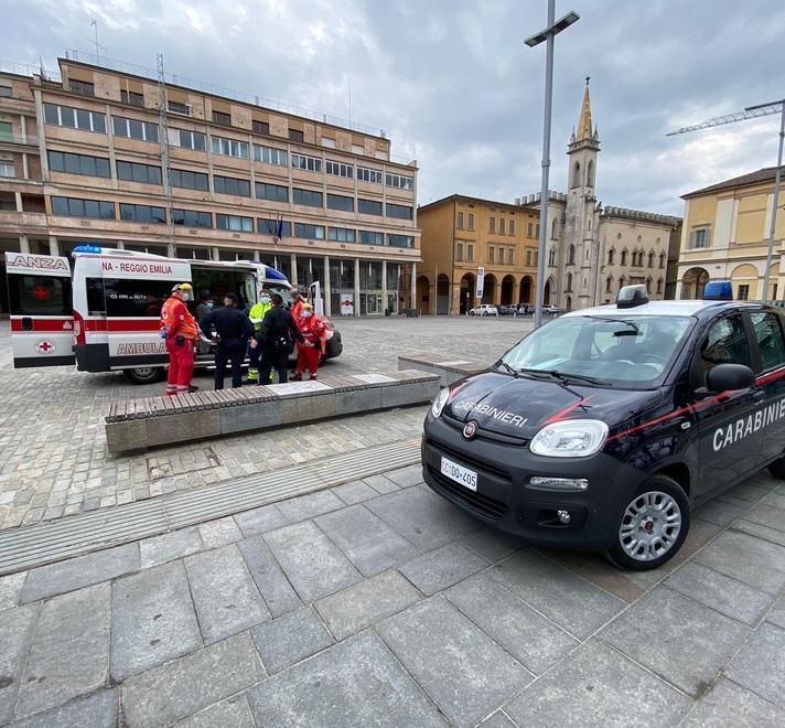 Cade dalla panchina ubriaco Soccorso da 118 e carabinieri 