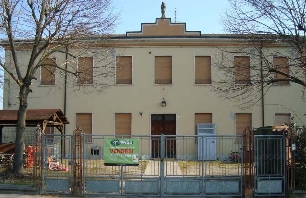 L’edificio dell’ex asilo è stato messo in vendita Fu chiuso dopo il sisma 