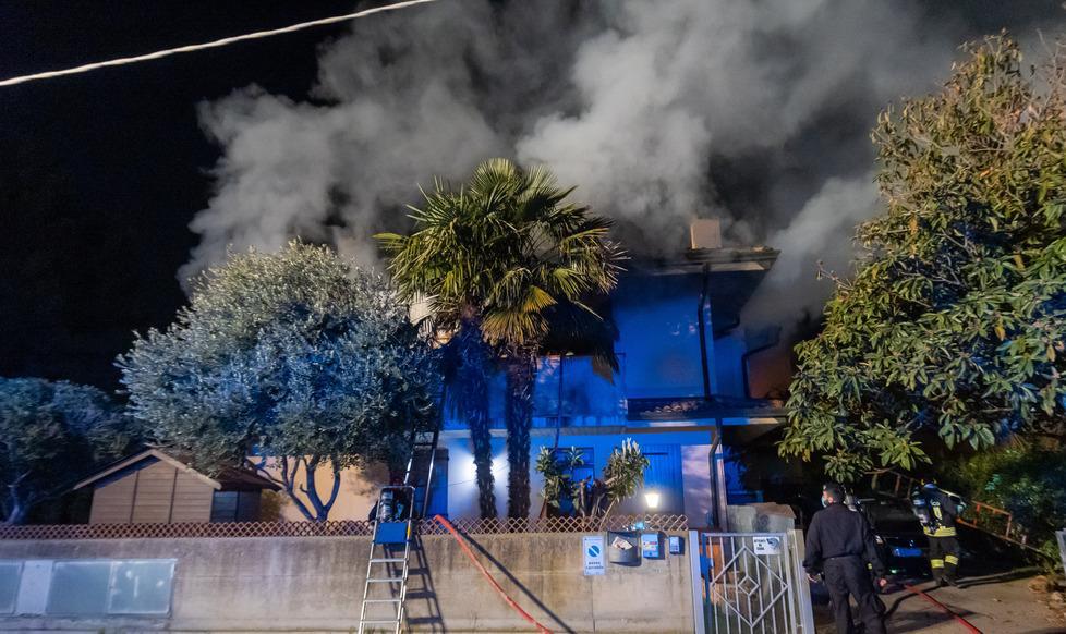 Malborghetto, casa devastata dopo il rogo e fra due settimane un altro figlio 