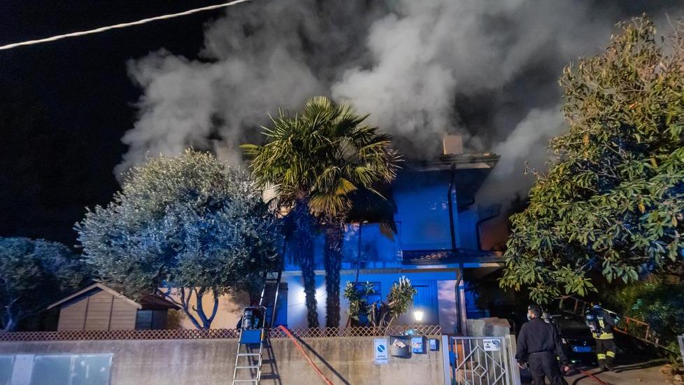 Malborghetto, casa devastata dopo il rogo e fra due settimane un altro figlio