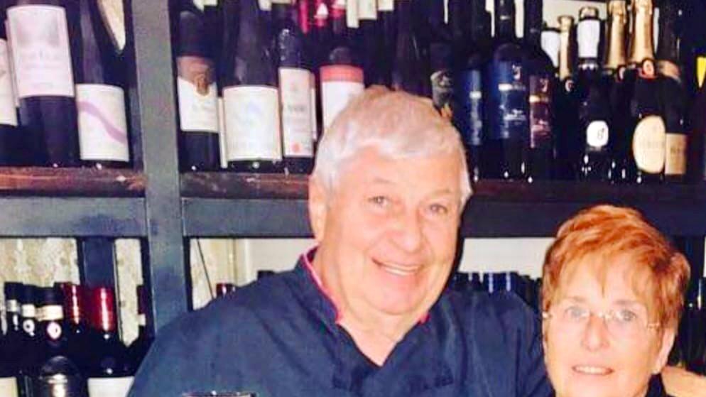 Piero Mugnai, 75 anni, fondatore e titolare della trattoria “Il Campano”, con la moglie Giovanna Ceccarelli