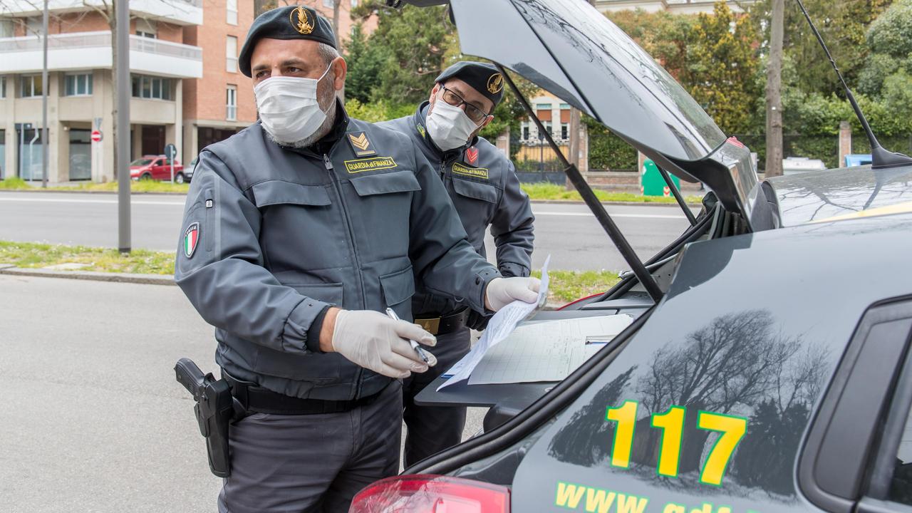 Lido Spina, in undici a pranzo al ristorante: multe e cinque giorni di stop al locale