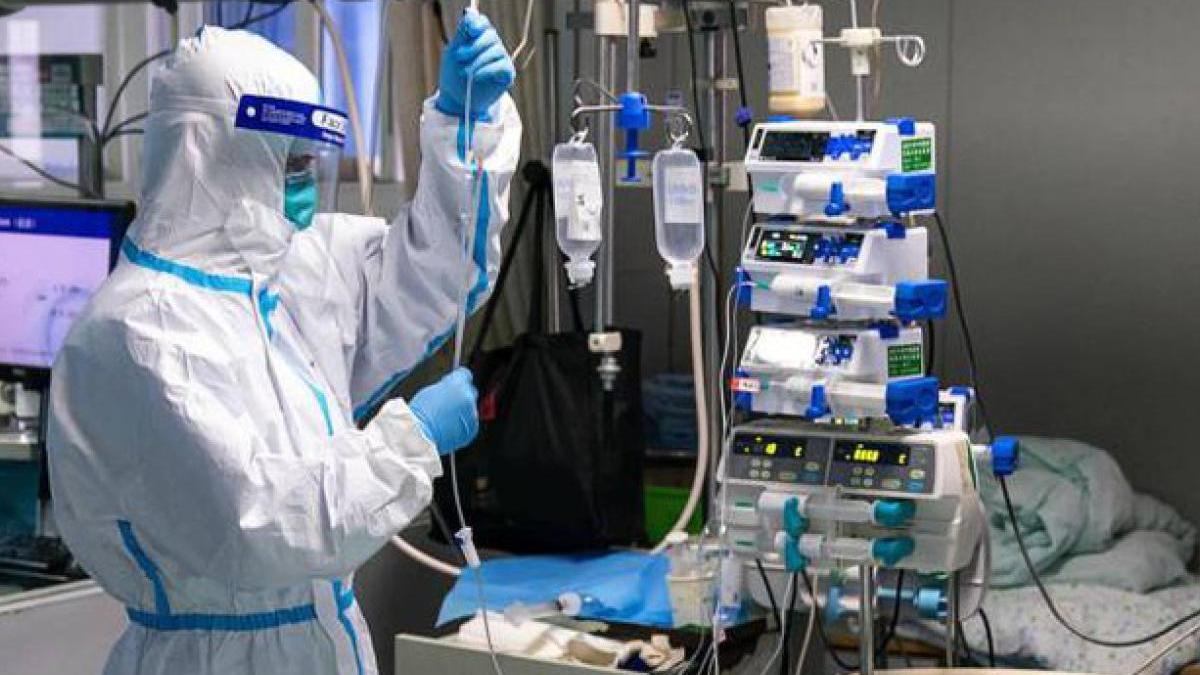 Covid, si dimezzano decessi e contagi con la metà dei tamponi