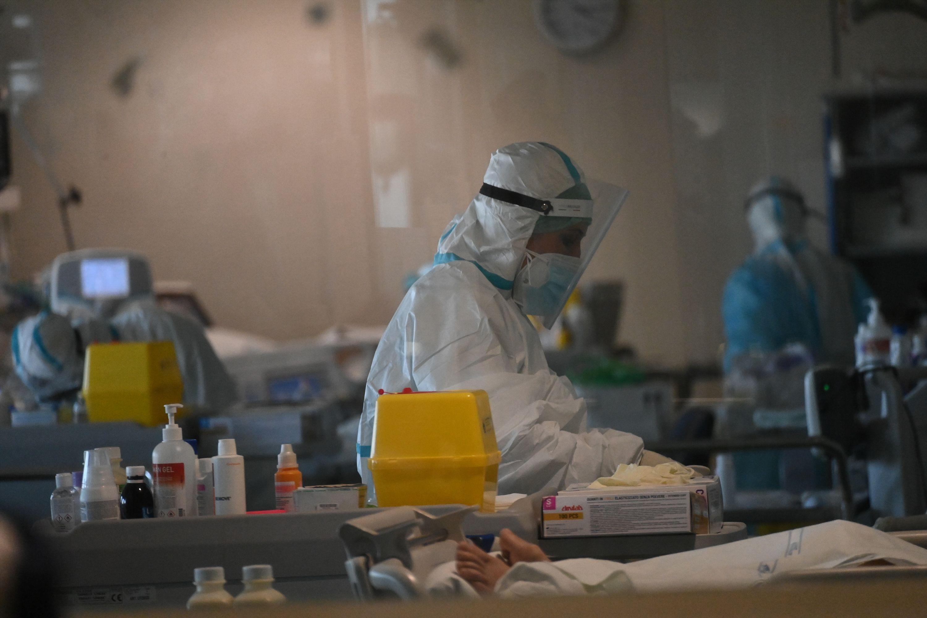 Coronavirus, tredici ricoveri e altri 242 positivi nel Ferrarese