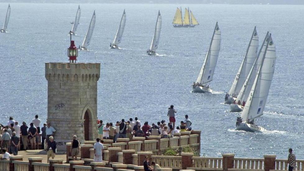 Parte il Giro d’Italia a vela Spettacolo da piazza Bovio