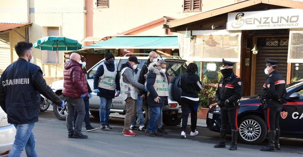 Prostituzione con le trans, Scatena va ai domiciliari 