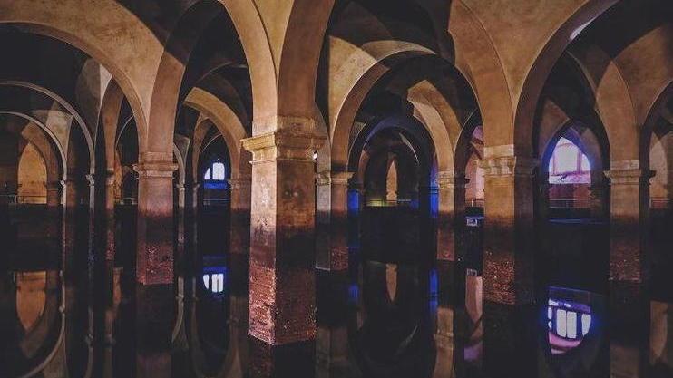 La magìa di acqua e luci al Cisternone