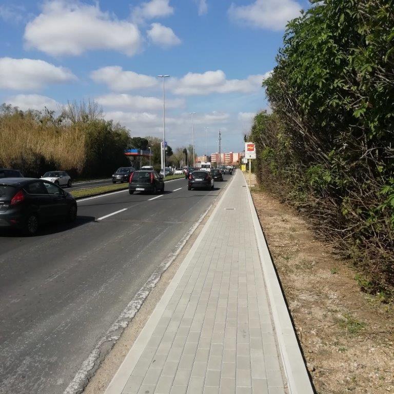 La zona di via San Pio da Pietrelcina del nuovo sovrappasso e del nuovo marciapiede
