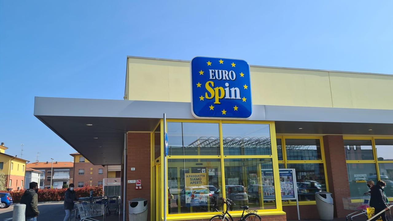 Ennesima rapina, all'Eurospin malviventi in fuga con l'incasso