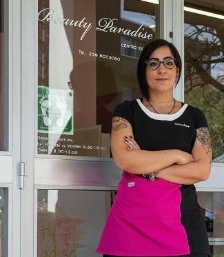 La decisione dell'estetista: «Io apro, e alla luce del sole. Il nostro lavoro è essenziale» 