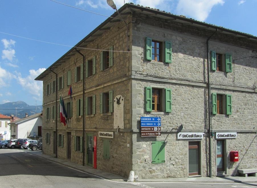 La sede di Unicredit a Bisana