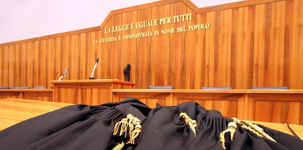 Bimbe abbandonate nell’auto a Marina Coppia a processo