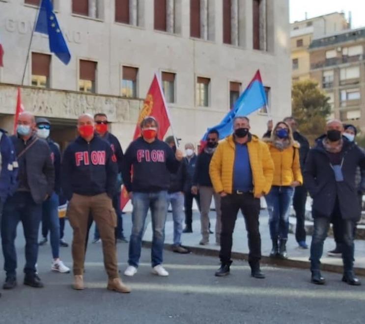 Il presidio Jsw prosegue ma l’attendismo di Giorgetti preoccupa i sindacati