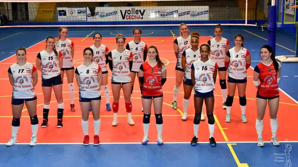 Volley Cecina spaventa la capolista Perugia ma i finali di set sono fatali e addio vetta