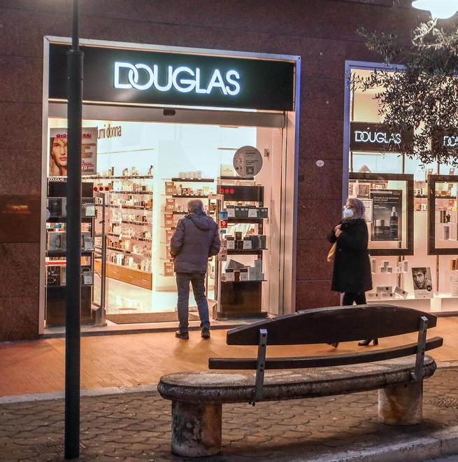 Douglas, fronte comune tra sindacati e Regione per salvare i dipendenti