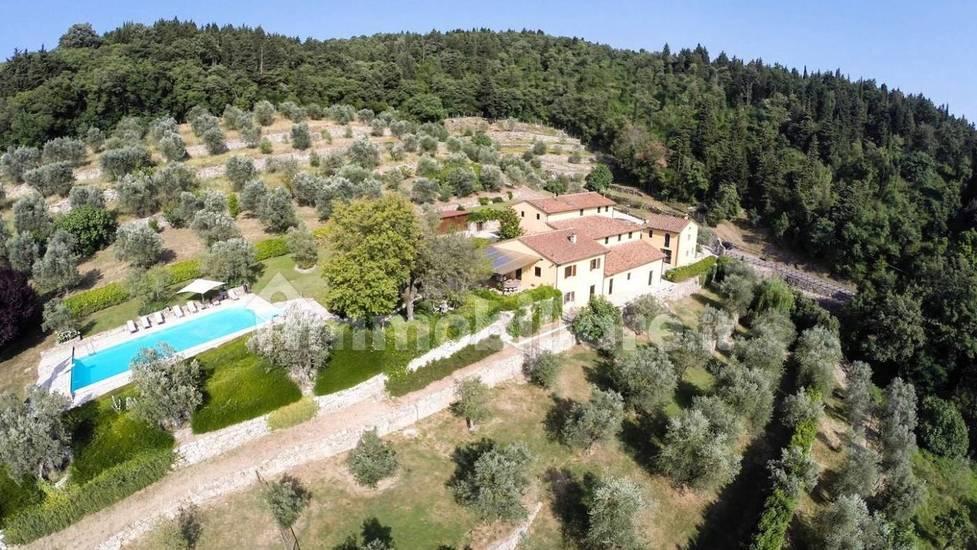 Vieri, sconto sulla villa ma nessuno la compra