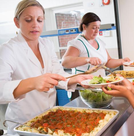 «I nostri saloni chiusi più sicuri degli abusivi che vanno a domicilio»