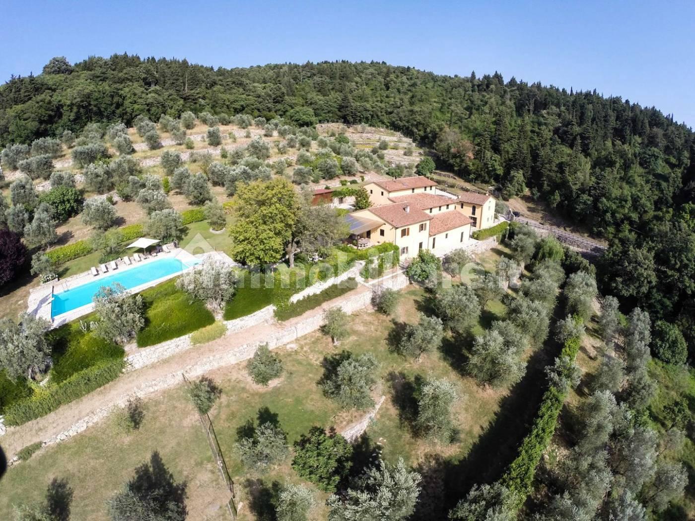 La villa di Bobo Vieri vista dall'alto (foto immobiliare.it)
