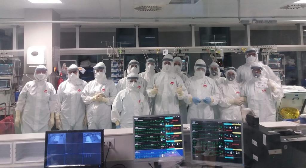 il gruppo di infermieri e infermiere del reparto