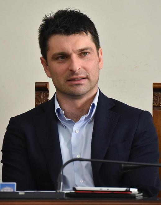 Suolo pubblico, costi dimezzati e spazi triplicati per bar e locali 