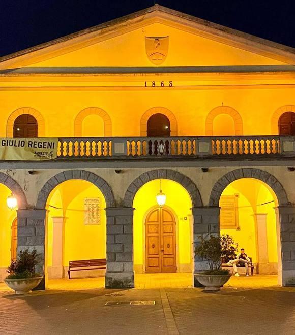 Comune illuminato di giallo