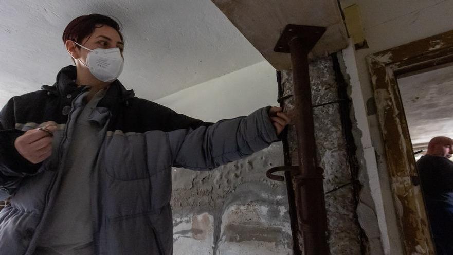 Al lavoro in via Risorgimento sulle case Acer scricchiolanti