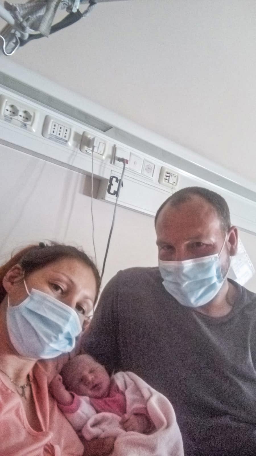 Serramazzoni Chiara non aspetta e nasce in casa: terzo parto fuori dall’ospedale in 16 giorni 