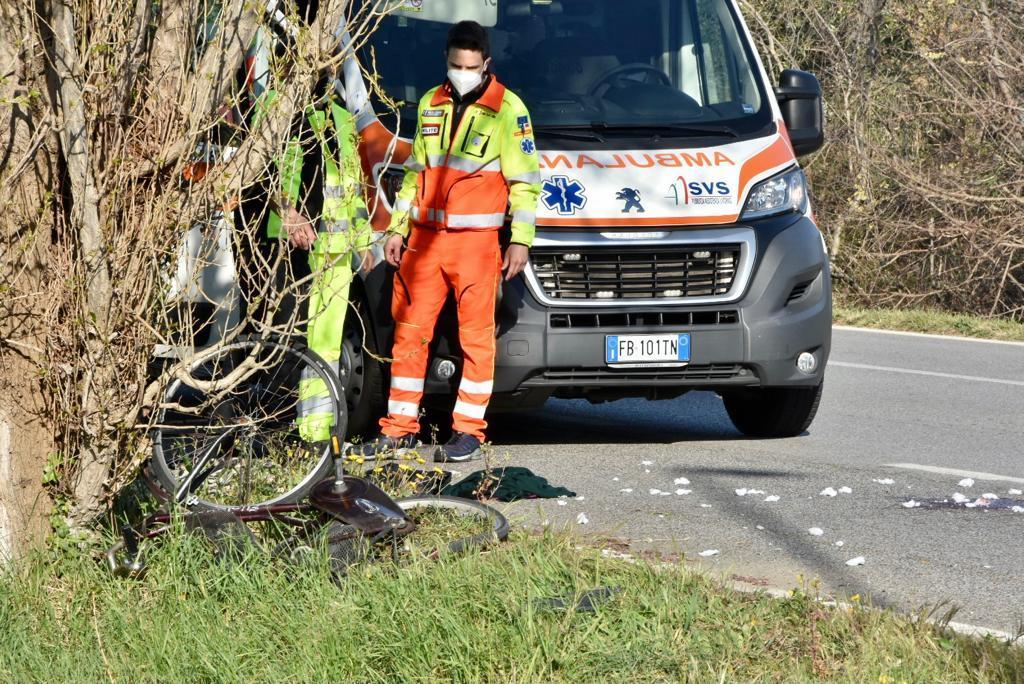 Schianto in via di Levante: gravissima una donna di 50 anni che viaggiava in bicicletta 