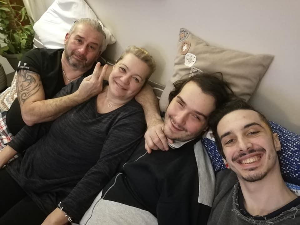 Muore a 26 anni per una malattia, la famiglia: «Grazie a tutti i medici, donazioni a cure Palliative» 